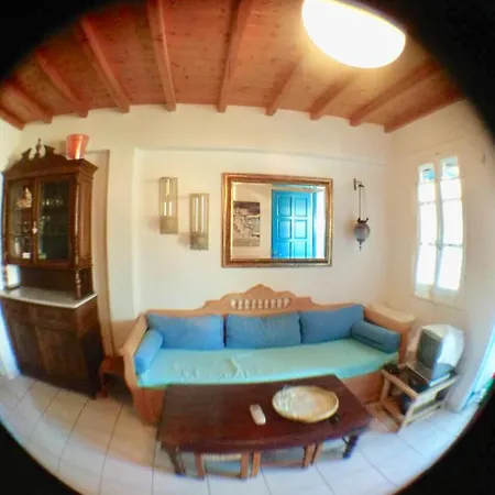 Traditional House منزل ريفي *